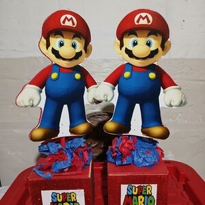 2 Super Mario brothers  center Pieces